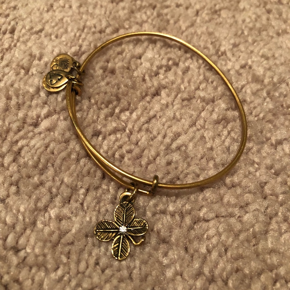 ⚡️SALE💕 Alex and Ani Lucky Clover Bracelet